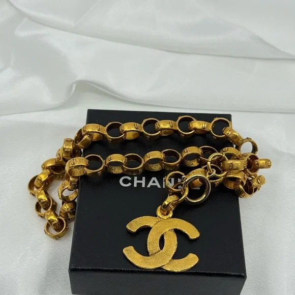 CHANEL Vintage Gold CC Chain Link Pendant Necklace - Picture 12 of 13